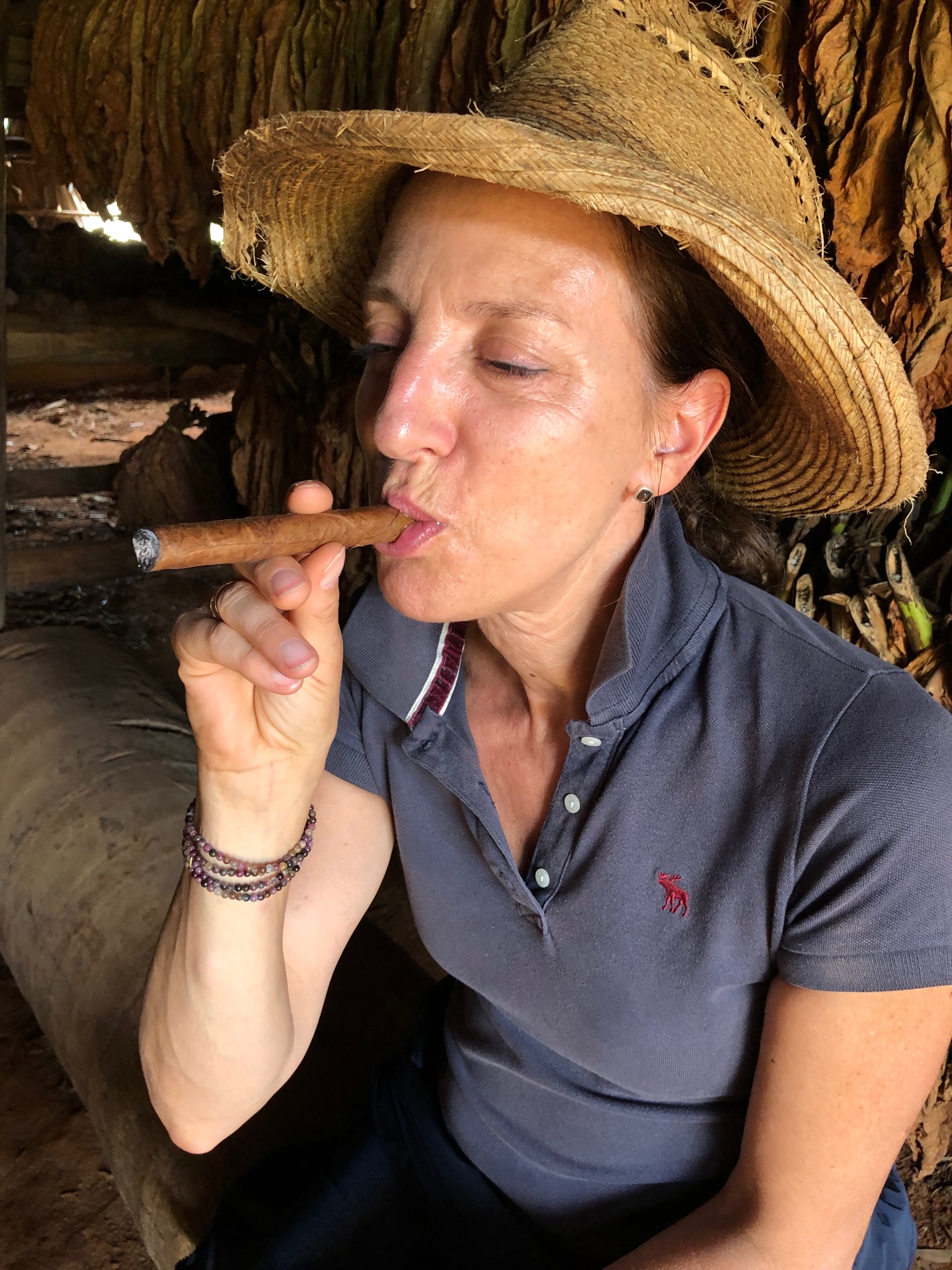 Portrait à Cuba, dans un séchoir à tabac